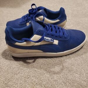 Women's Puma Blue Sneakers